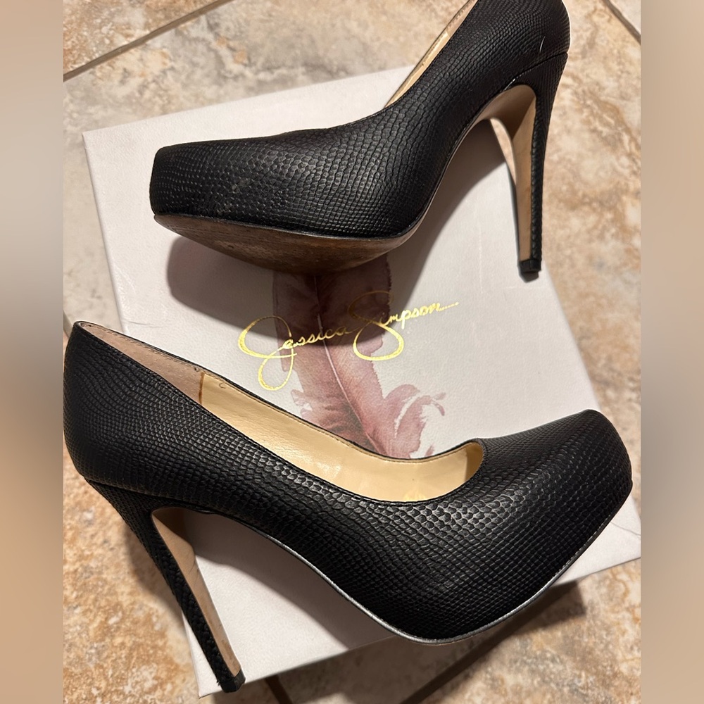 Jessica Simpson Black Textured Platform Heels